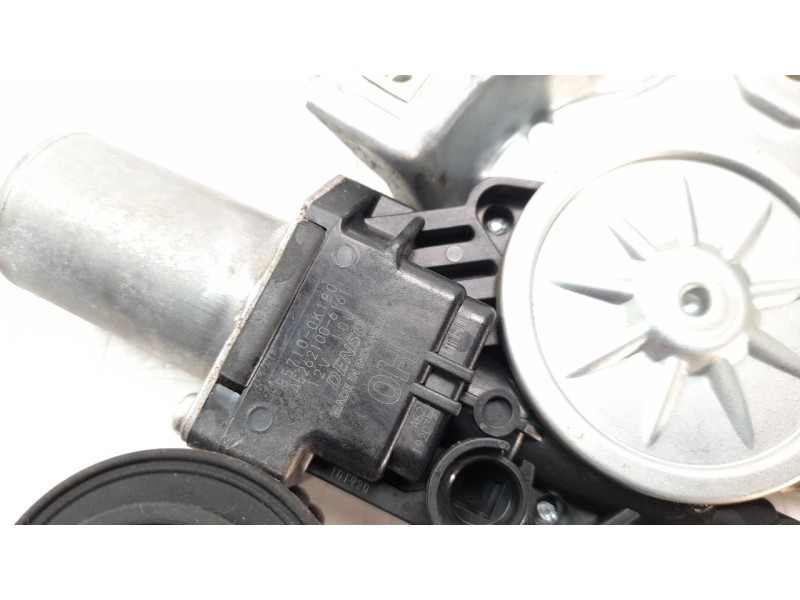 Recambio de elevalunas delantero derecho para toyota hilux vii 2.4 d referencia OEM IAM 857100K180  