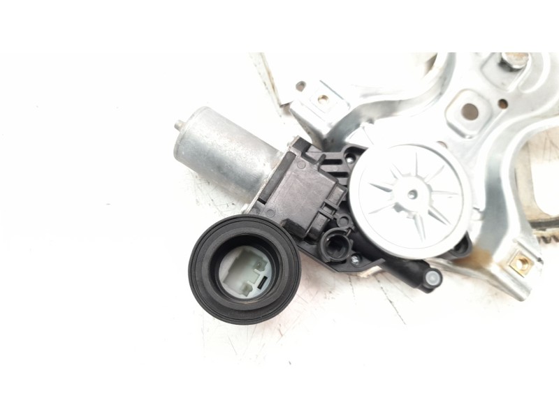Recambio de elevalunas delantero derecho para toyota hilux vii 2.4 d referencia OEM IAM 857100K180  