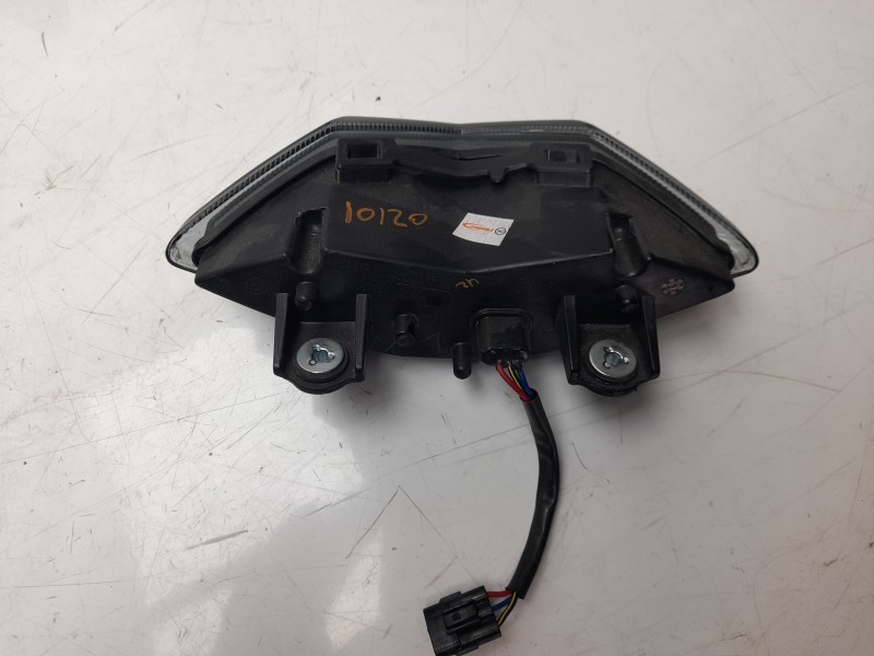 Recambio de piloto trasero central para kawasaki versys 650 versys 650 referencia OEM IAM 230250331  