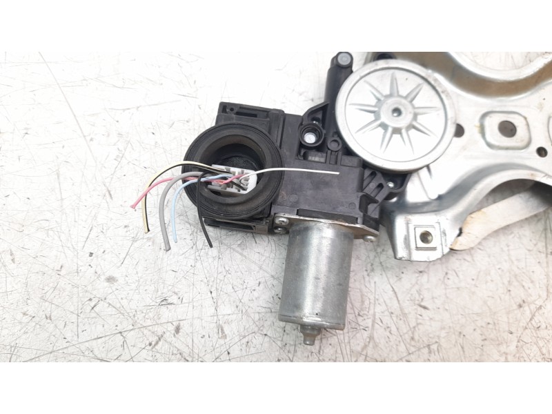 Recambio de elevalunas delantero izquierdo para toyota hilux vii 2.4 d referencia OEM IAM 698200K280  