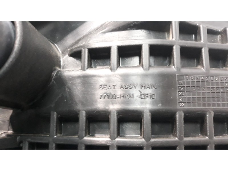 Recambio de asiento para honda cb 650r referencia OEM IAM 77100MKN0510  