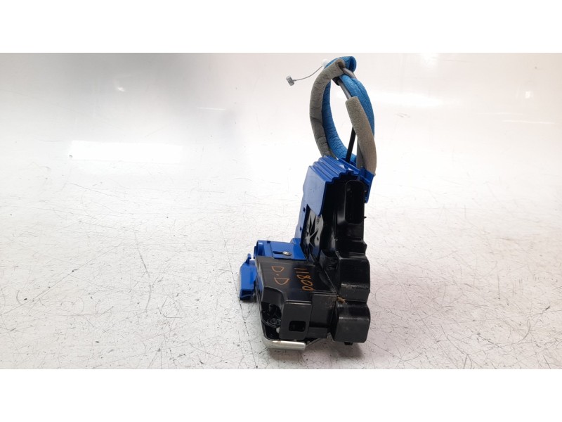 Recambio de cerradura puerta delantera derecha para ssangyong rexton limited 4x4 referencia OEM IAM 7122036000  