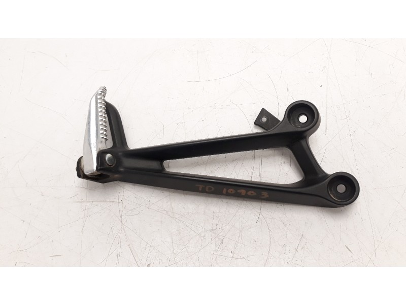 Recambio de estribo para yamaha mt-07 referencia OEM IAM 1WS2742L01  