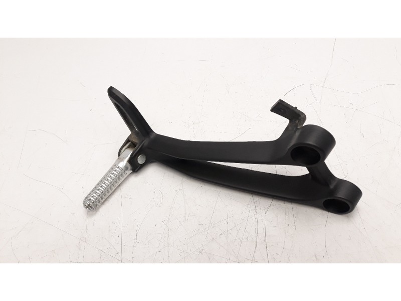 Recambio de estribo para yamaha mt-07 referencia OEM IAM 1WS2742L01  