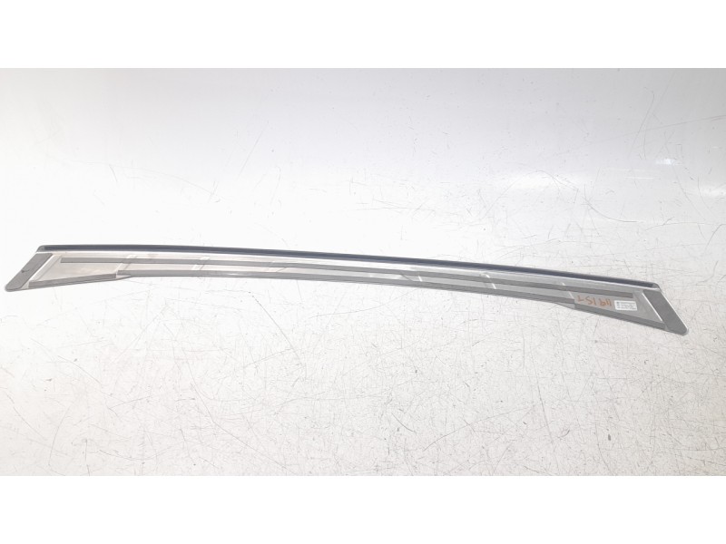Recambio de molduras traseras para toyota c-hr hybrid gr sport referencia OEM IAM PW17810001  