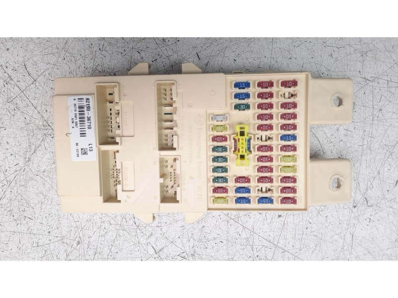 Recambio de caja reles / fusibles para ssangyong rexton limited 4x4 referencia OEM IAM 8219036710  
