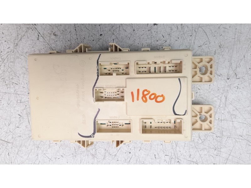 Recambio de caja reles / fusibles para ssangyong rexton limited 4x4 referencia OEM IAM 8219036710  