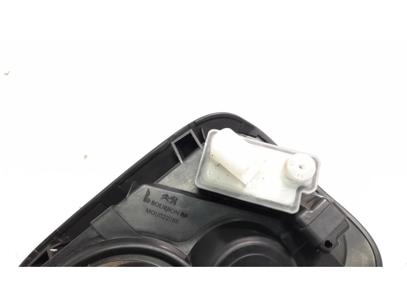 Recambio de tapa exterior combustible para peugeot 308 referencia OEM IAM 9817504180  