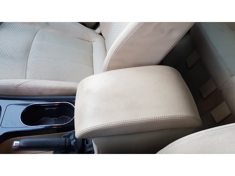 Recambio de apoyabrazos central para ford mondeo ber. (ca2) ghia referencia OEM IAM 1686361  