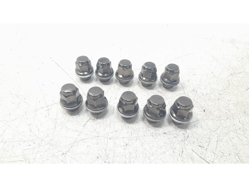 Recambio de herramientas para toyota c-hr hybrid gr sport referencia OEM IAM TORNILLO  