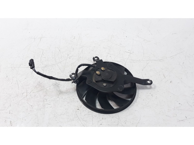 Recambio de electroventilador para honda cb 650r referencia OEM IAM 19030MKND51  