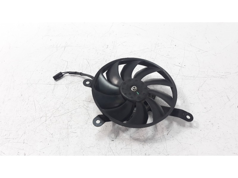 Recambio de electroventilador para honda cb 650r referencia OEM IAM 19030MKND51  