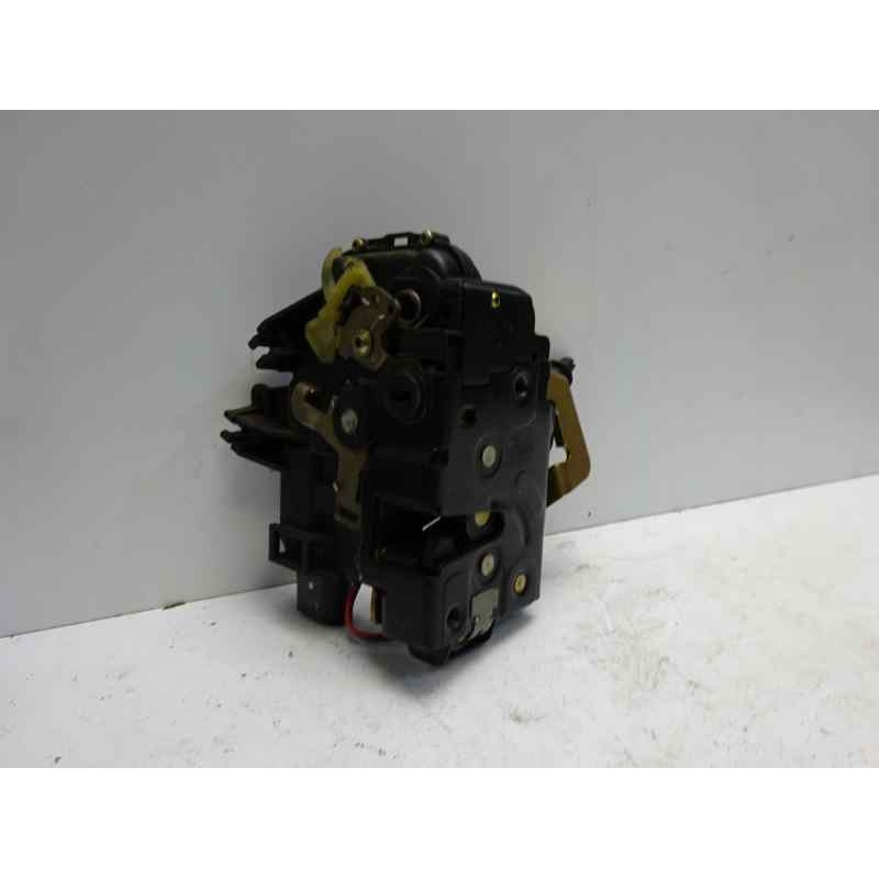 Recambio de cerradura puerta trasera derecha para audi a6 berlina (4b2) 2.5 tdi quattro referencia OEM IAM   