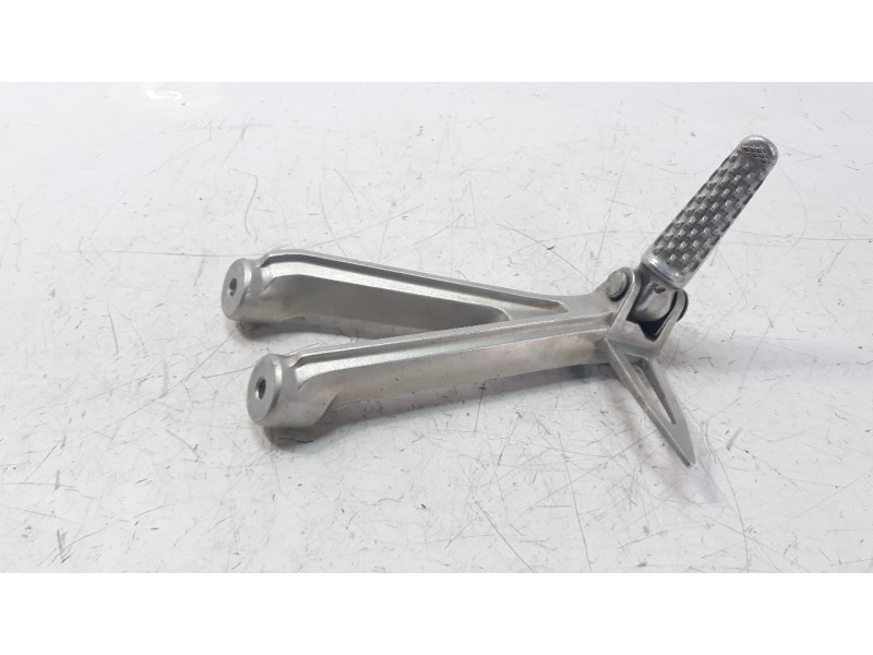 Recambio de estribo para honda cb 650r referencia OEM IAM 50750MKND50  