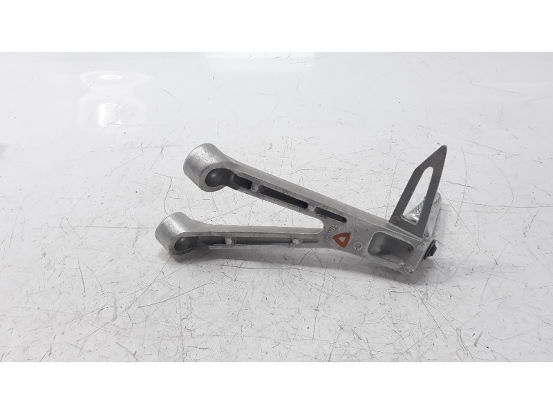 Recambio de estribo para honda cb 650r referencia OEM IAM 50750MKND50  