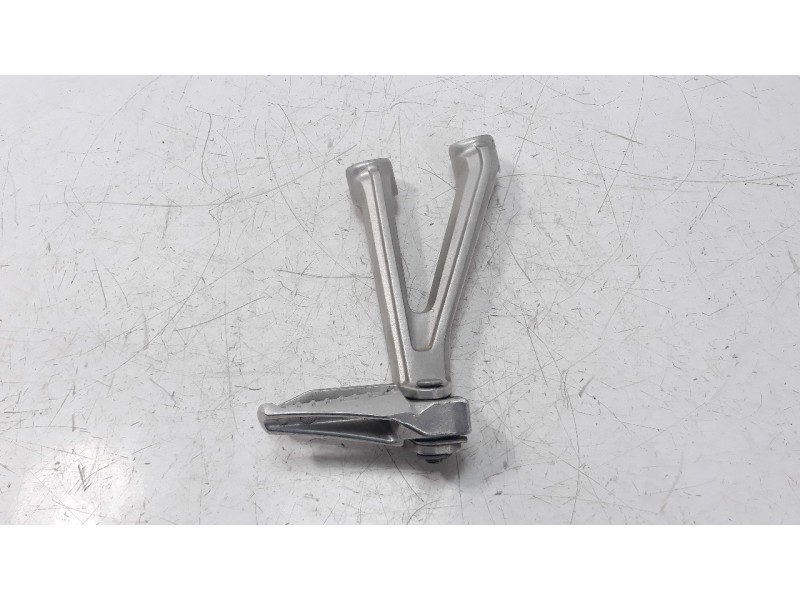 Recambio de estribo para honda cb 650r referencia OEM IAM 50750MKND50  