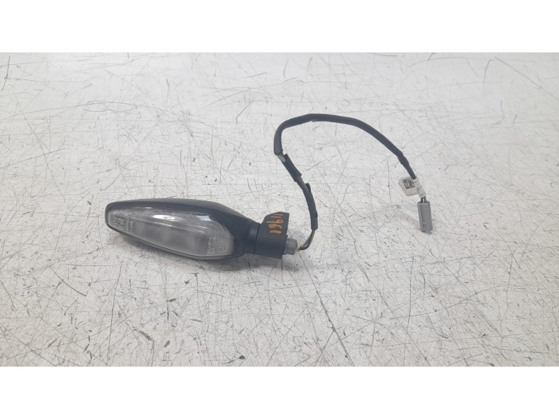 Recambio de piloto trasero derecho para triumph speed 400 referencia OEM IAM T2701277  