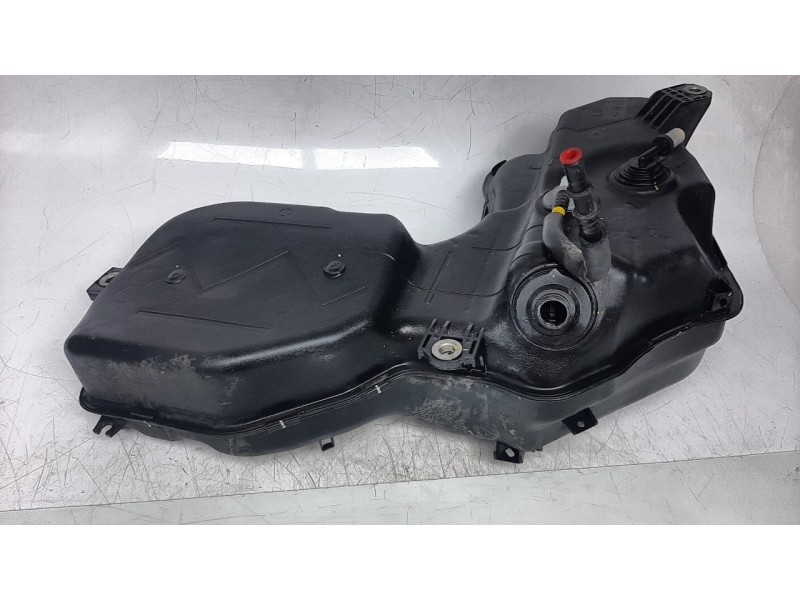 Recambio de deposito adblue para hyundai santa fe 2.2 crdi cat referencia OEM IAM 31500S1900  