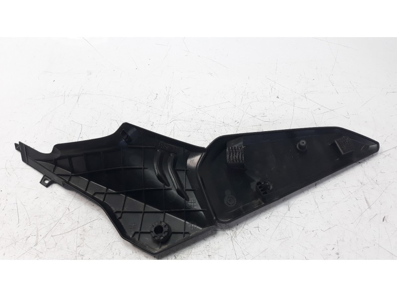 Recambio de moldura para honda cb 650r referencia OEM IAM 83611MKND500  