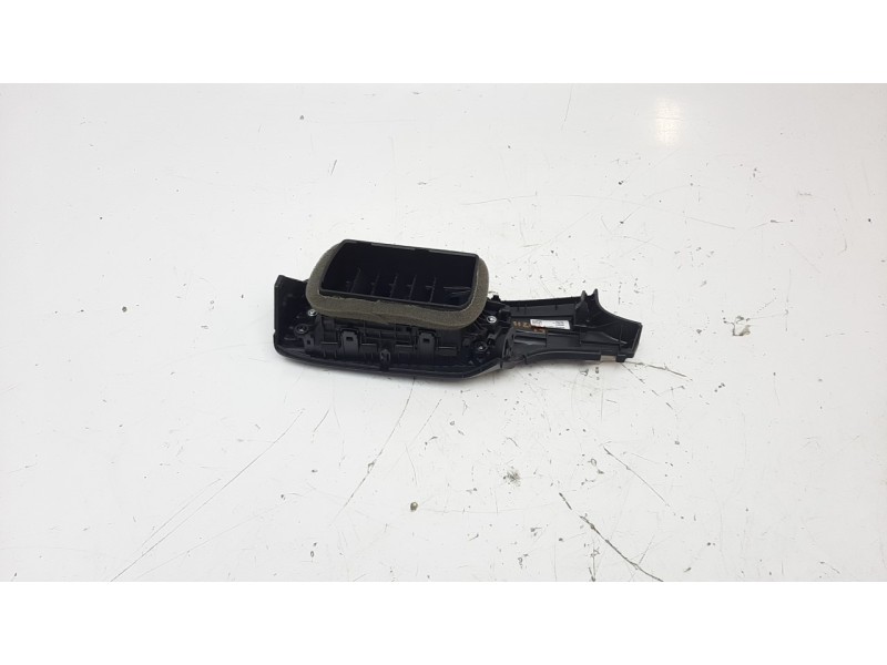 Recambio de rejilla aireadora para hyundai i20 active 1.0 tgdi cat referencia OEM IAM 84790Q0000  