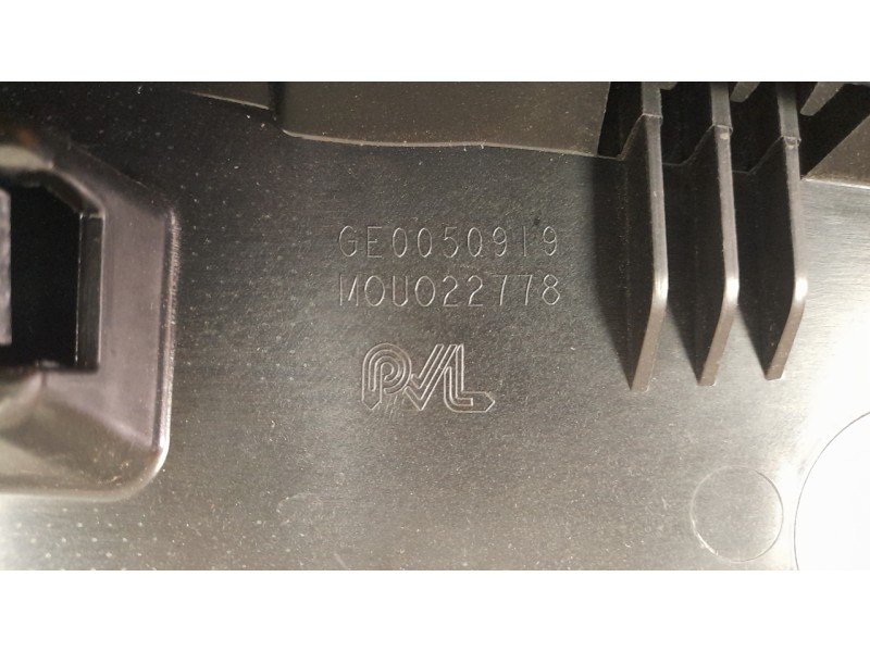 Recambio de aleron trasero para peugeot 2008 (p1) 1.2 puretech referencia OEM IAM 983285521T  