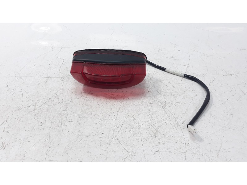 Recambio de piloto trasero central para honda cb 650r referencia OEM IAM 33701MKND51  