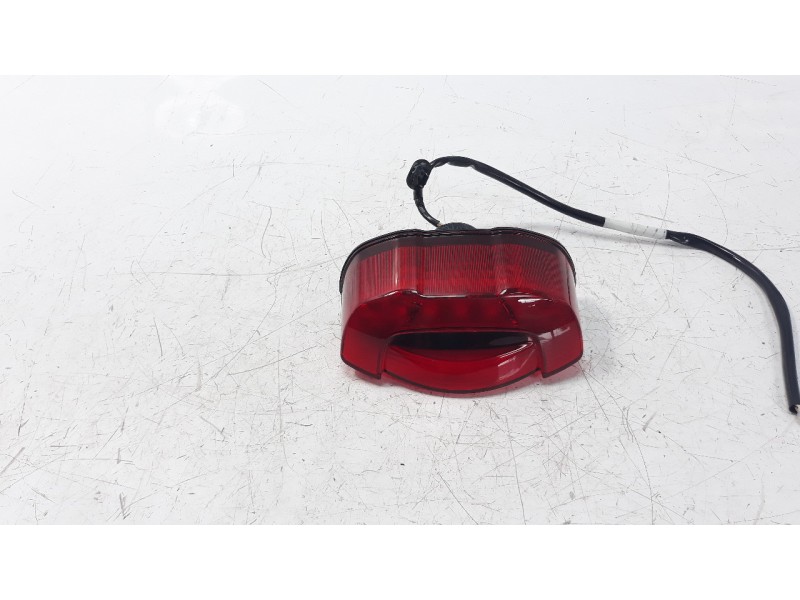 Recambio de piloto trasero central para honda cb 650r referencia OEM IAM 33701MKND51  