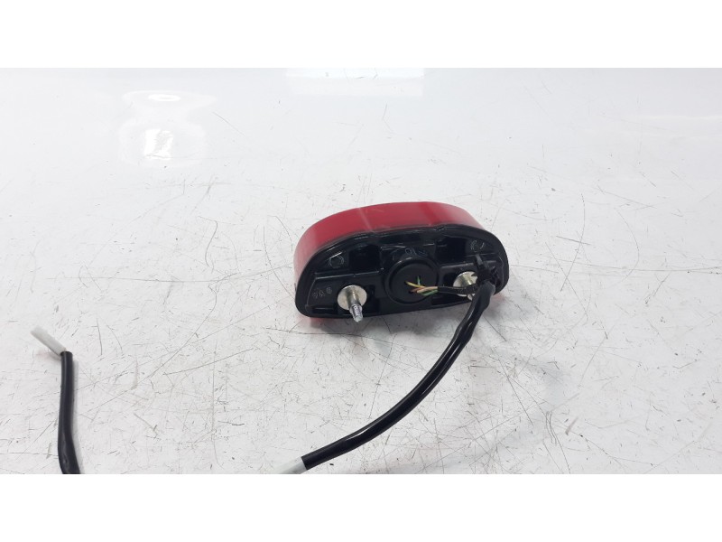 Recambio de piloto trasero central para honda cb 650r referencia OEM IAM 33701MKND51  