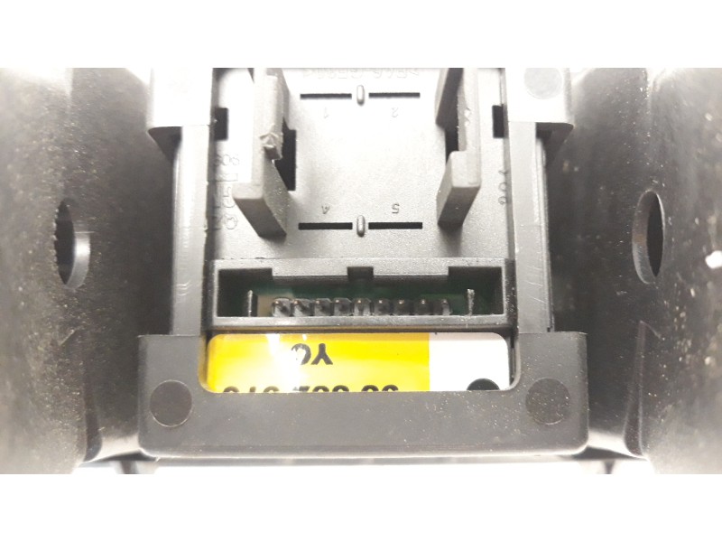 Recambio de rejilla aireadora para opel meriva 1.6 16v referencia OEM IAM 464652911  
