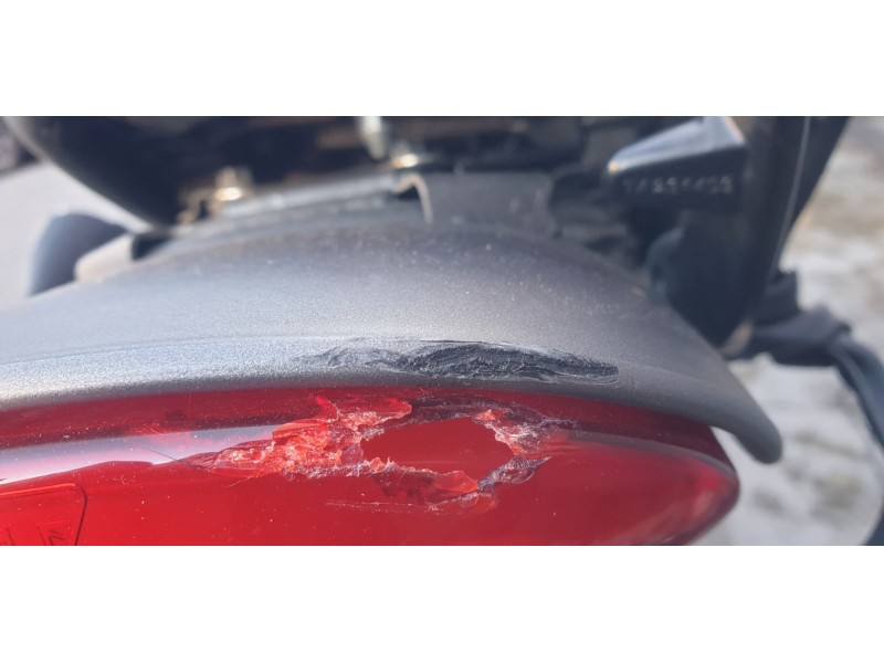 Recambio de moldura para triumph speed 400 referencia OEM IAM   