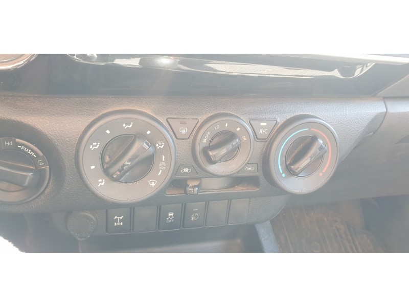 Recambio de mando calefaccion / aire acondicionado para toyota hilux vii 2.4 d referencia OEM IAM 559000KD61  