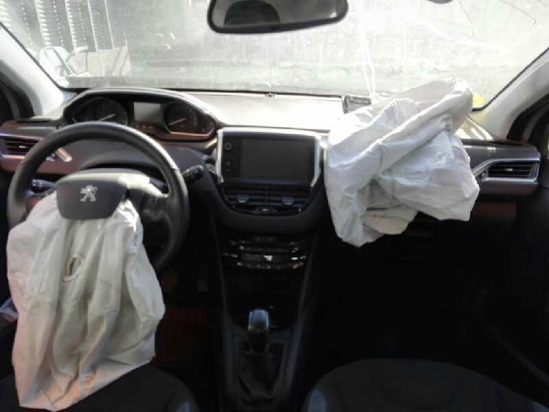 peugeot 208 del año 2013