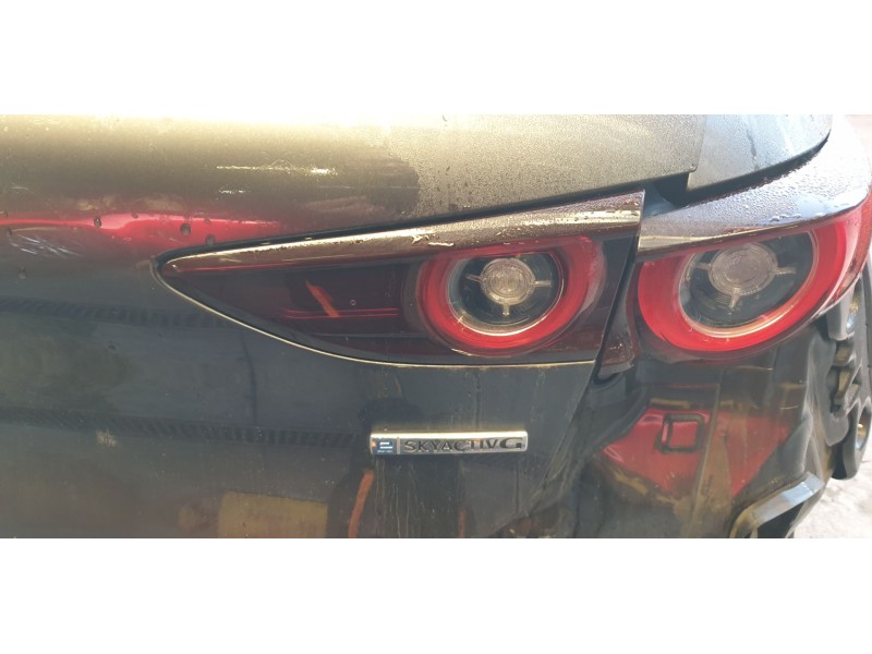 Recambio de piloto trasero derecho interior para mazda 3 berlina (bp) evolution referencia OEM IAM BCKC513F0  