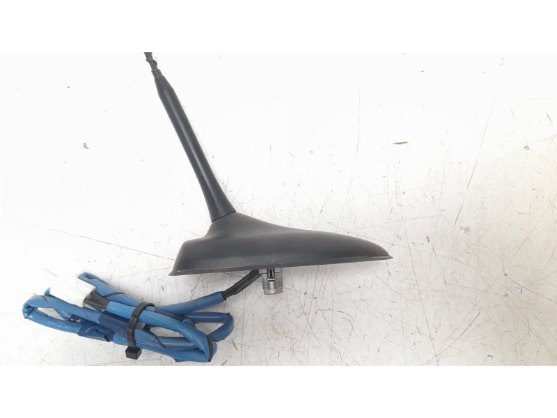 Recambio de antena para toyota prius+ advance referencia OEM IAM 863C047030  