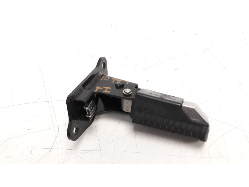 Recambio de estribo para bmw c 400 referencia OEM IAM 46712310403  