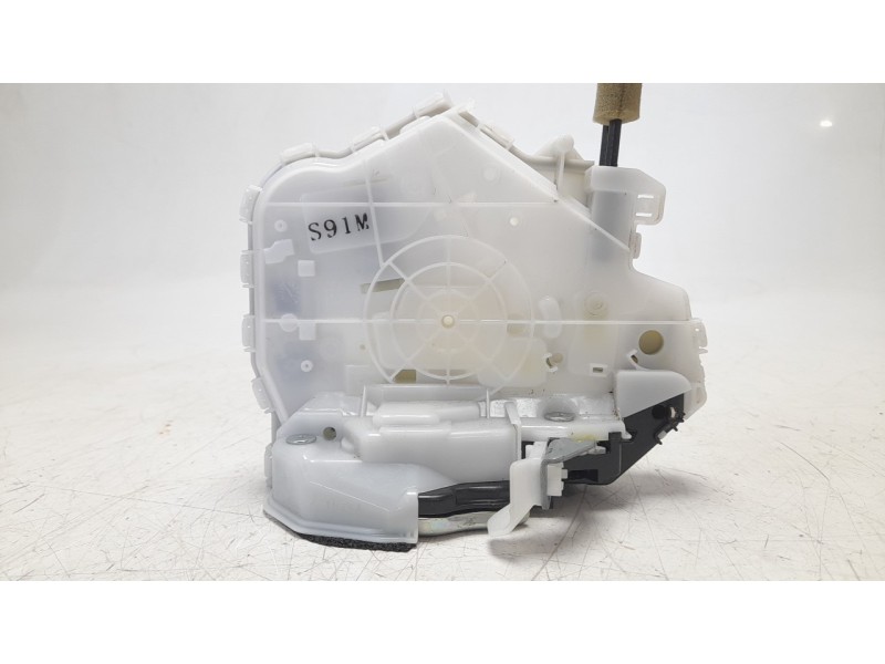 Recambio de cerradura puerta trasera derecha para mazda 3 berlina (bp) evolution referencia OEM IAM BDMC72310B  