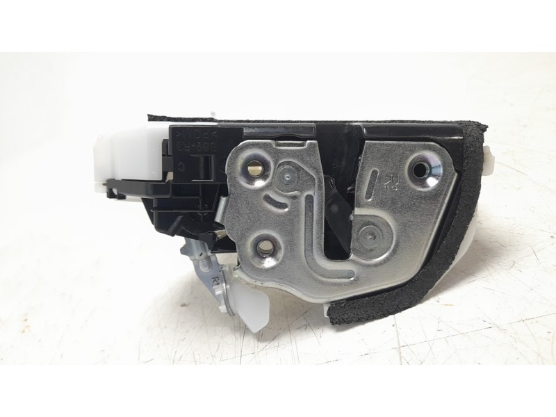 Recambio de cerradura puerta trasera derecha para mazda 3 berlina (bp) evolution referencia OEM IAM BDMC72310B  