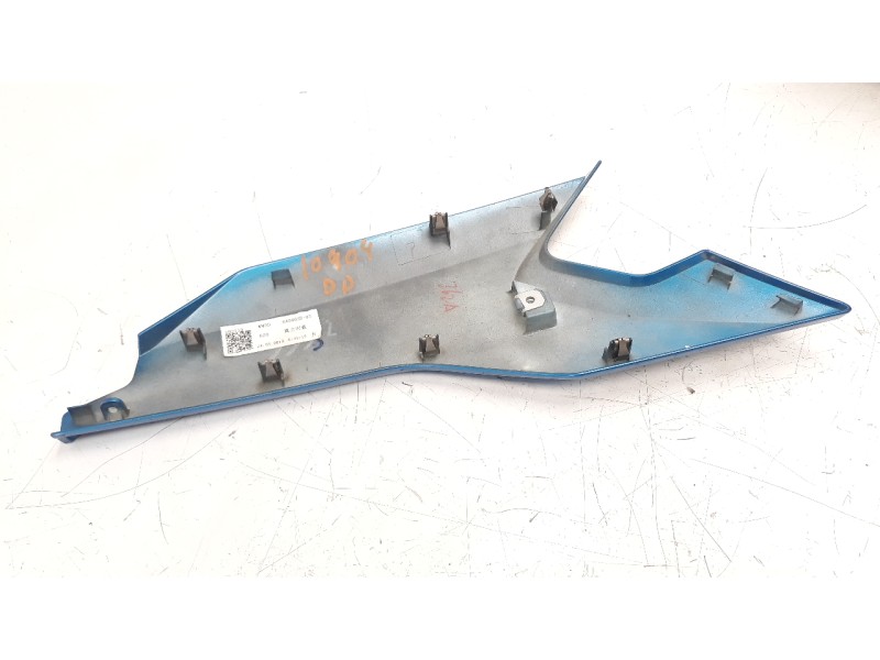Recambio de moldura para bmw c 400 referencia OEM IAM 46638404658 46638558590 