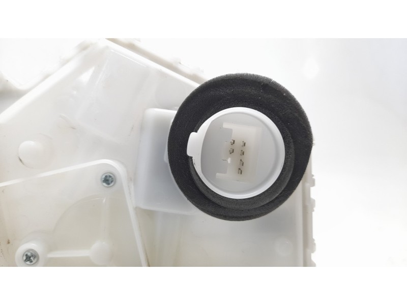 Recambio de cerradura puerta trasera derecha para mazda 3 berlina (bp) evolution referencia OEM IAM BDMC72310B  