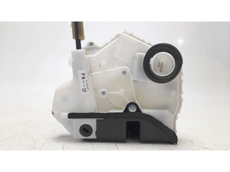 Recambio de cerradura puerta trasera derecha para mazda 3 berlina (bp) evolution referencia OEM IAM BDMC72310B  