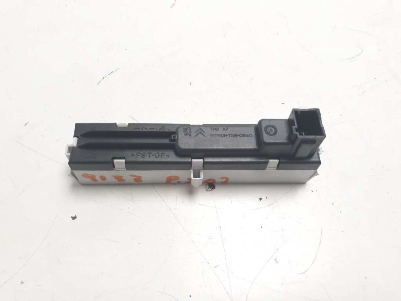 Recambio de pantalla multifuncion para peugeot 207 sport referencia OEM IAM 9665103980  