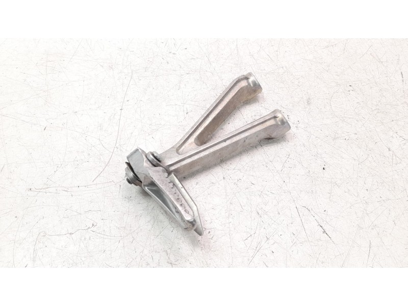 Recambio de estribo para honda cb 650r cb 650r referencia OEM IAM 50760MKND50  