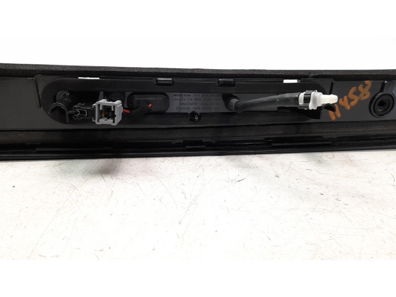Recambio de aleron trasero para opel corsa f 1.2 referencia OEM IAM 9829272980  