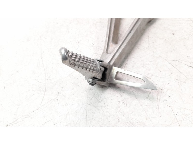 Recambio de estribo para honda cb 650r cb 650r referencia OEM IAM 50760MKND50  