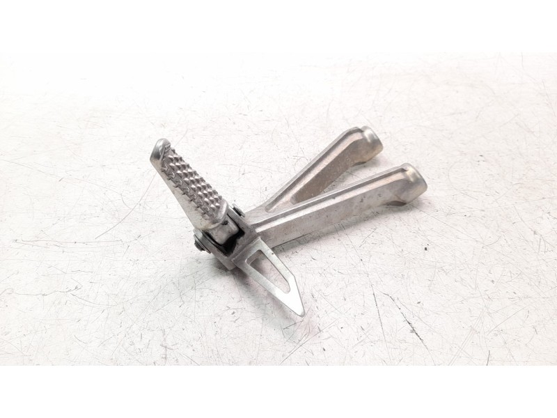 Recambio de estribo para honda cb 650r cb 650r referencia OEM IAM 50760MKND50  
