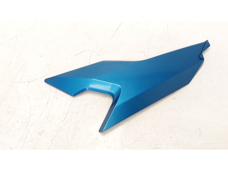 Recambio de moldura para bmw c 400 referencia OEM IAM 46638558589 8404657 