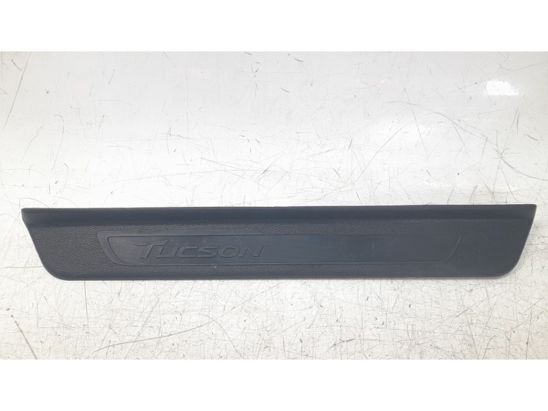 Recambio de moldura para hyundai tucson classic blue referencia OEM IAM 85883D7000  