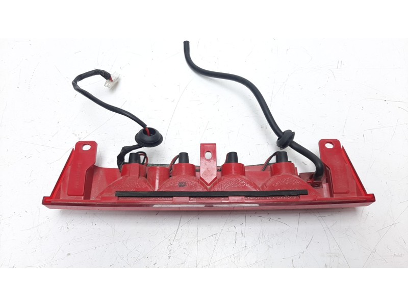 Recambio de luz central de freno para kia stonic (ybcuv) 1.2 cat referencia OEM IAM 92700H8400  