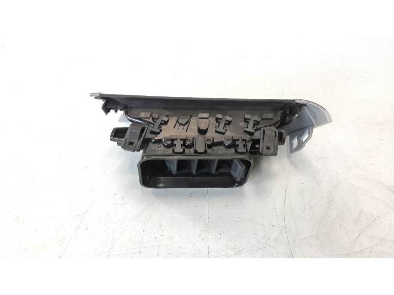 Recambio de aireador izquierdo para renault captur ii 1.0 tce referencia OEM IAM 687610280R  