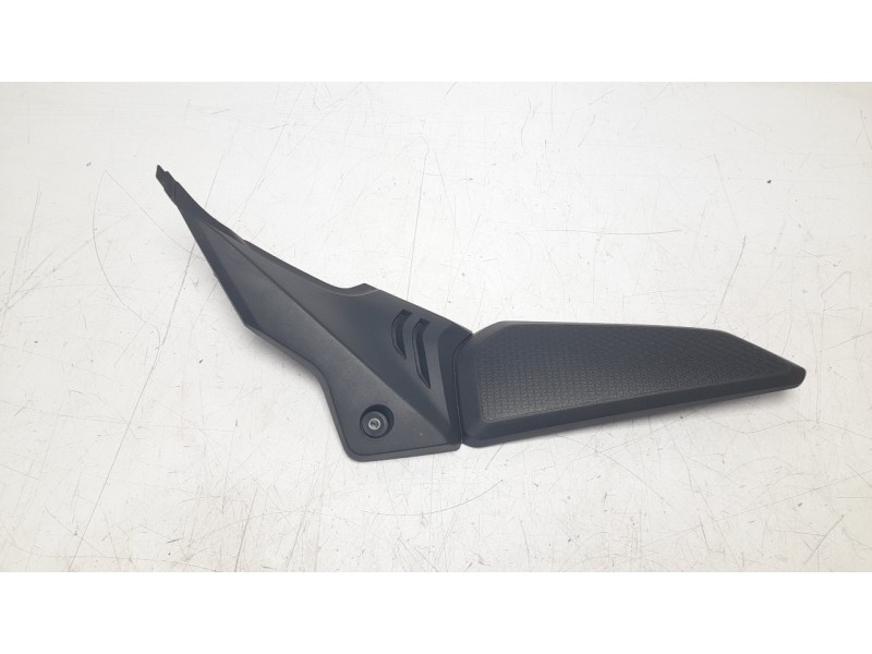 Recambio de moldura para honda cb 650r cb 650r referencia OEM IAM 83511MKYD500  